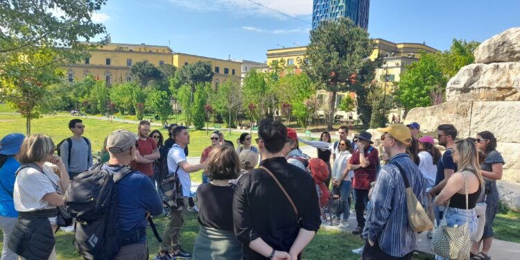 Sektori i turizmit në krizë për punonjës, duhen 30 mijë persona