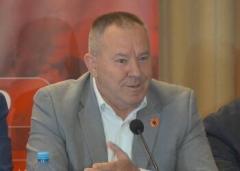 “Një komb, një gjuhë, një flamur” – Gucati fton shqiptarët në protestë për drejtësinë e UÇK-së