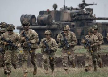 Britania vendos trupa në Gaza – lëvizje për paqe apo presion nga SHBA?