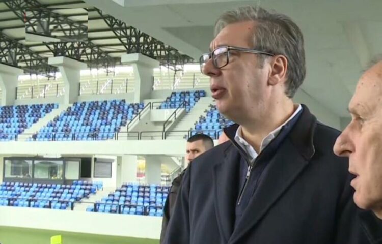 Vuçiç i shqetësuar për situatën, telefonon pronarin e hotelit ku qëndron kombëtarja kuqezi