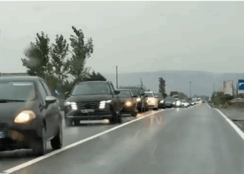 Trafik i rënduar në rrugën Lezhë-Milot, makinat në radhë prej disa orësh