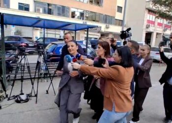 VIDEO – Belinda Balluku paraqitet në SPAK, nuk flet për mediat