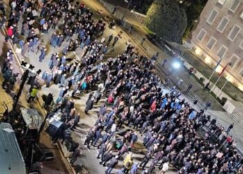 Balla ironizon protestën: “Krushqit s’erdhën, u lodhën nga dasma e javës së shkuar”