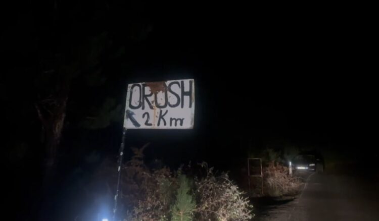 Dy të armatosurit në Orosh, policia dërgon motrën e një prej të ngujuarve për të negociuar