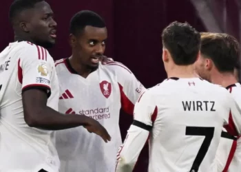 Alexander Isak shënoi golin e tij të parë në Premier League për Liverpool, “reds” kthehen tek fitorja