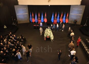 Lamtumirë Fatos Nano! PërcIllet me nderime e ceremoni shtetërore ish-kryeministri. Sot Ditë Zie Kombëtare