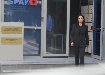 Plehrat e Durrësit në Tiranë/ “Inceneratori” i Klodjan Zotos nën sekuestro, ndërsa Sako i firmos pa garë 6.3 miliardë lekë!