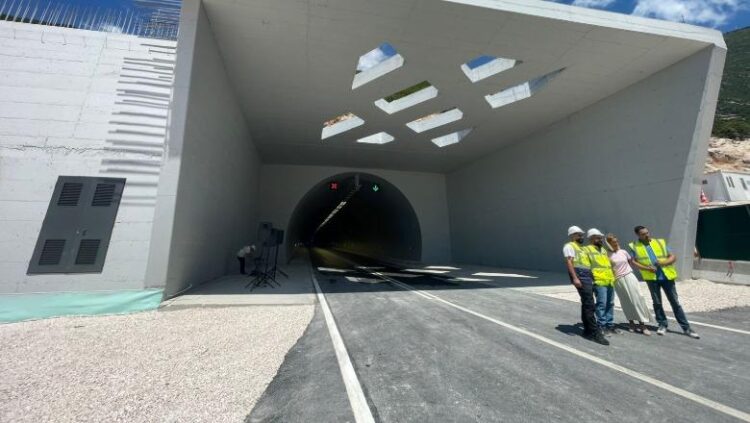 Bisedat për tenderin e tunelit të Llogarasë: Mos më bëj mua kompetenten, ti sikur do e skualifikoje fituesin