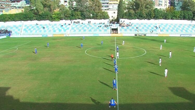Tirana braktiset nga tifozët, Vora e mposht 0-2 në ‘Selman Stërmasi’