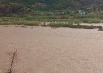 Fshati Sheqeras në Maliq rrezikon përmbytjen, prurjet dobësojnë argjinaturën e lumit