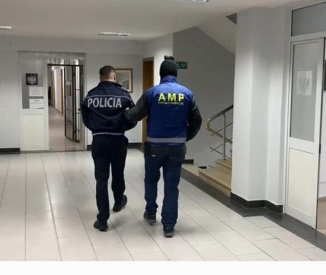 Oficeri i Policisë i dehur në timon shkakton aksident në Kamëz! AMP i vë prangat