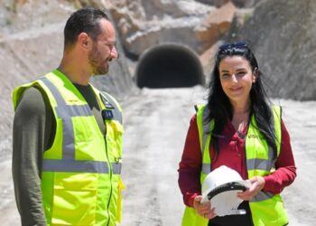 “Teze më dërgo firmën ta falsifikoj pak”, zbardhen bisedat e vartësit të Ballukut me bashkëpunëtoren e tij / Hetimet