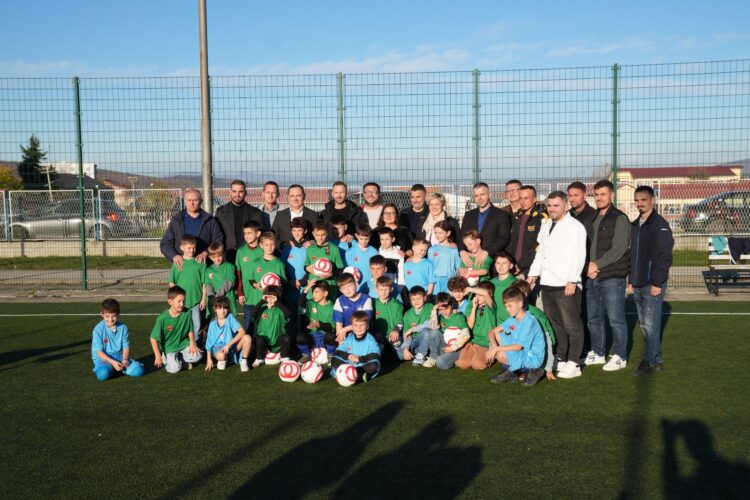 Ëndërr e bërë realitet/ Fëmijët e Luginës së Preshevës pajisen me bazë materiale falë projektit të FSHF-së, “Uniforma ime”