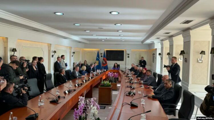 Kosovë/ Vjosa Osmani shpërndan Kuvendin, pritet shpallja e zgjedhjeve të jashtëzakonshme