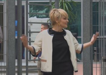 Kryemadhi paraqitet në SPAK me ‘look’ të ri