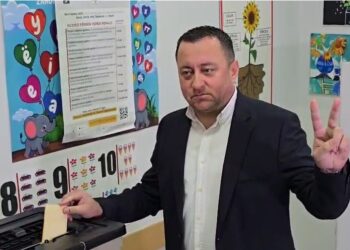 Voton kandidati i pavarur në Vlorë: Patronazhistët duan të nxjerrin me dhunë administratën, politika sot merr leksion