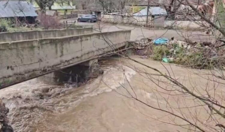 Osumi del nga shtrati, dëme të mëdha në banesa e bujqësi