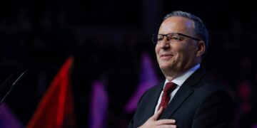 Bedri Hamza zgjidhet kryetar i ri i Partisë Demokratike të Kosovës