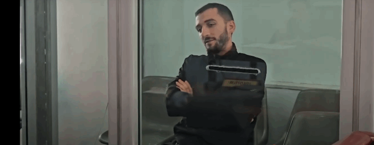 Vrau babain dhe del i buzëqeshur në gjykatë/ Avokatja: Mariani nuk i kupton veprimet e tij