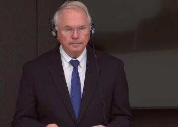 Christopher Hill dëshmon për UÇK-në dhe takimin Rugova-Millosheviç në Hagë