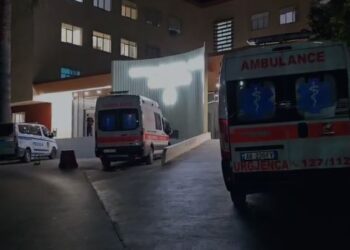 Tepelenë, plagoset me thikë një person