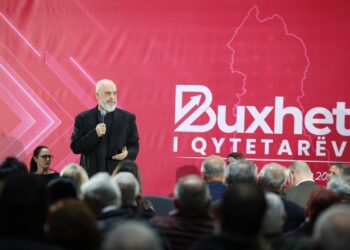 Edi Rama “bullizon” drejtësinë, flet për gjyqtarë të korruptuar dhe injorantë