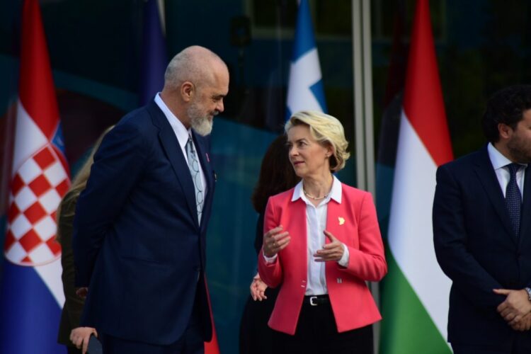 Raporti i Progresit: Qeveria në vendnumëro!