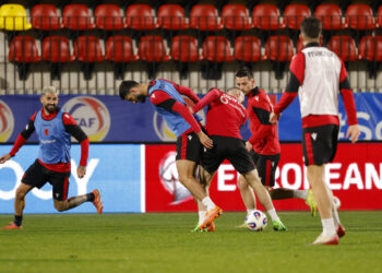 Dilema e Silvinjos, tre titullarë të paprekshëm të Shqipërisë detyrohen të humbasin Anglinë