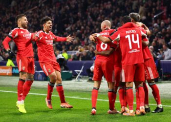 Gallatasaraj gjunjëzohet në shtëpi, Benfica e Mourinho-s merr fitore kundër Ajax