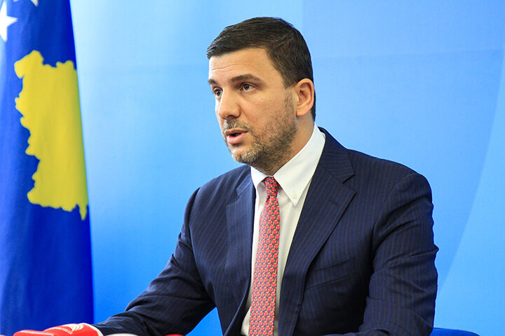 Memli Krasniqi jep dorëheqjen nga drejtimi i PDK-së: Ka qenë nder të udhëhiqja partinë