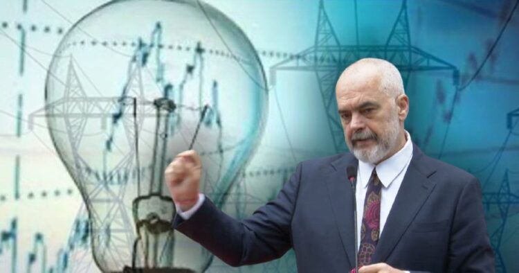 Energjia/ Shteti humb, privati fiton, Shqipëria “ngrohet” në diell