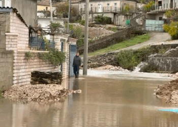 Përmbytjet/ Vendi nën pushtetin e reshjeve, ja si paraqitet situata