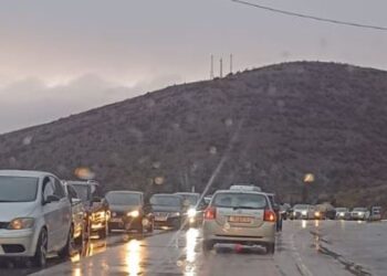 Ç’po ndodh në Kapshticë? Fluks i madh makinash të emigrantëve që vijnë për festa