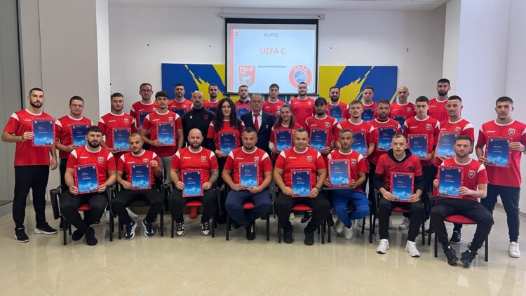 Mbyllet me sukses kursi UEFA C në Elbasan, diplomohen 34 trajnerë të rinj
