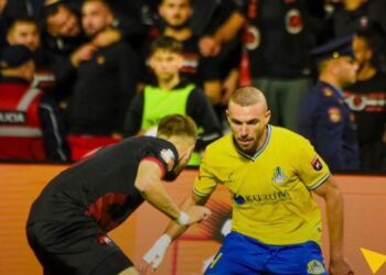 Tigrat verdheblu triumfojnë në Vlorë, Elbasani mund Flamurtarin dhe ngjitet në krye të renditjes