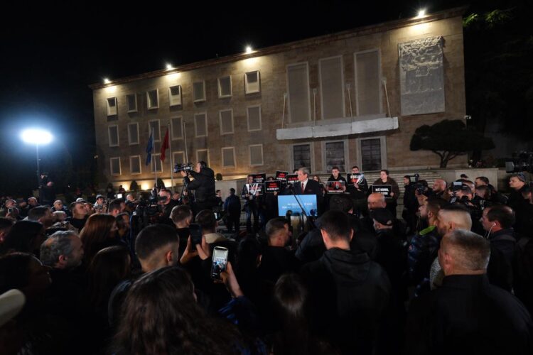 “Shihni si e kanë rrethuar”, Berisha: Foltore 1 shpëtoi opozitën, e dyta ka mision…