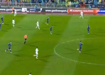 Granit Xhaka fërshëllehet nga tifozët sa herë prek topin (VIDEO)