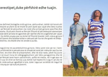 Prindër të shqetësuar në Tiranë/ Broshurat kundër “stereotipeve gjinore” hapin debat në shkollat publike