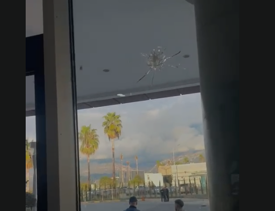 Breshëria e plumbave depërton te xhamat e bizneseve/ Ja çfarë la pas atentati ndaj Gilmando Danit