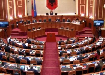 Seanca në Kuvend pezullohet për 30 minuta, PS mbledh Grupin Parlamentar