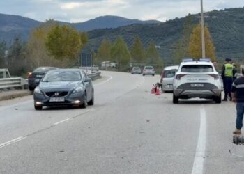 Aksident i trefishtë në aksin Fier-Cakran, plagoset një person