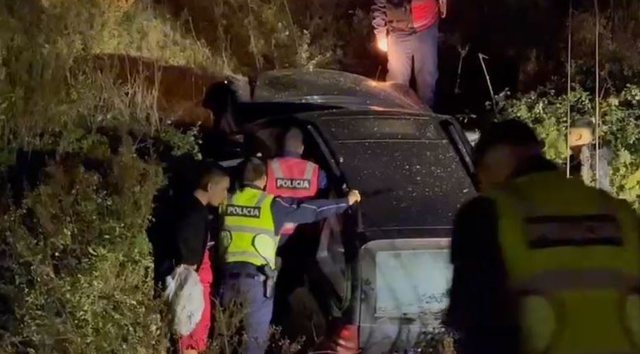 Makina bie në kanal, pesë persona të plagosur në autostradën Vlorë-Levan