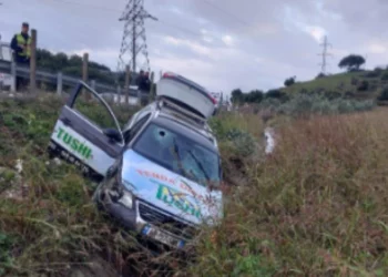 Përfunduan me makinë në kanal, nisën me urgjencë drejt spitalit të Vlorës dy persona