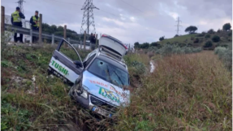 Përfunduan me makinë në kanal, nisën me urgjencë drejt spitalit të Vlorës dy persona