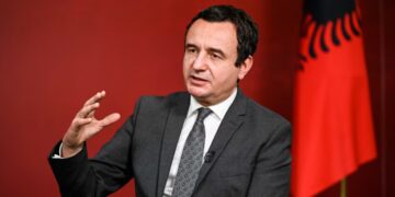 Kurti uron Ditën e Flamurit: Sytë i kemi nga “Nëntori i Tretë”, amaneti i atdhetarëve do të përmbushet