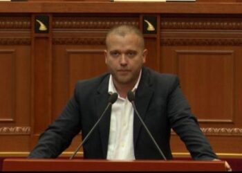 Deputeti Ardit Bido kërkesë zyrtare Athinës: Jepni arsyet pse ndaloni shqiptarët në kufi