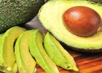 Nga tërshëra te avokado, njihuni me ushqimet që ndihmojnë në uljen e kolesterolit