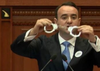 PS rrëzoi interpelancën me Ballukun/ Balliu u tund prangat: Do përfundoni në qeli si Veliaj dhe Beqaj