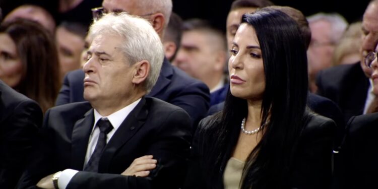 Çfarë nuk u pa në TV/ Tensioni mes Ramës dhe Ballukut në varrimin e Nanos