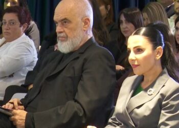 E pandehur për miliona euro abuzime, Balluku vazhdon të  prezantojë projekte të reja përkrah Ramës